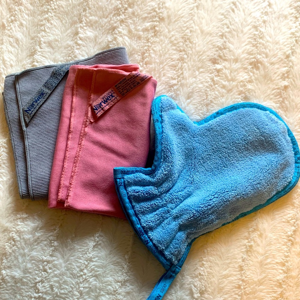 Norwex Dusting Mitt and Window cleaning set